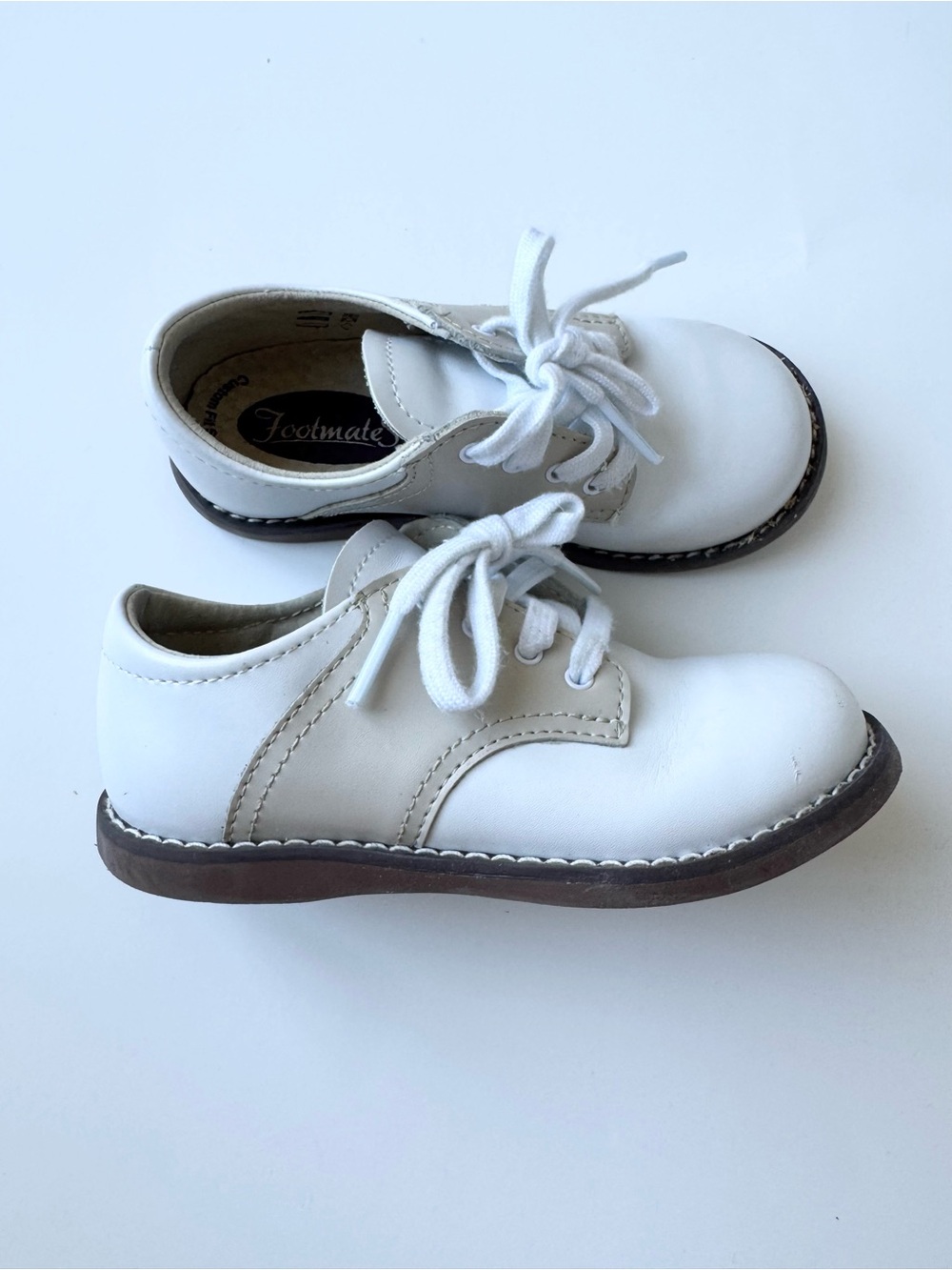 FootMates White & Tan Cheer Oxford Lace-Up Dress Shoes